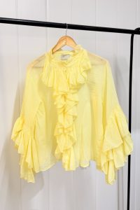 Blouse jaune à volants